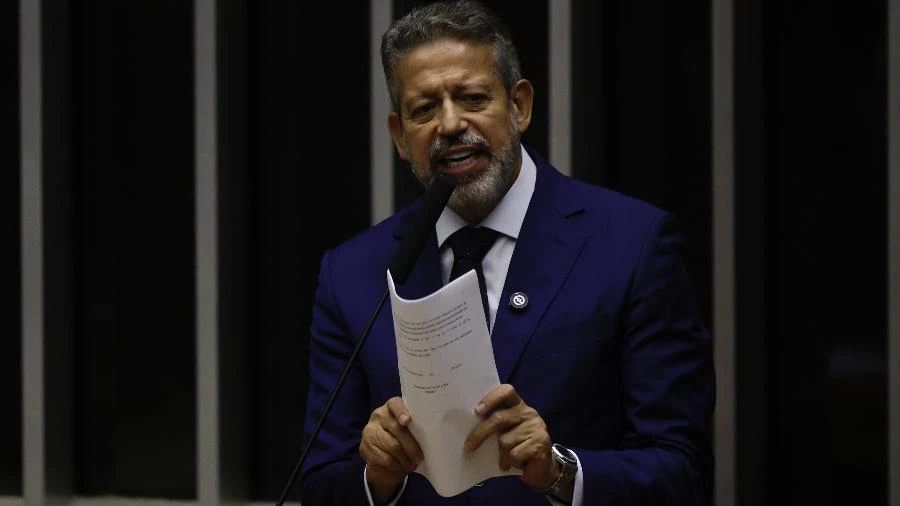 Lula sanciona lei que pode beneficiar filho de Lira nas eleições de 2026