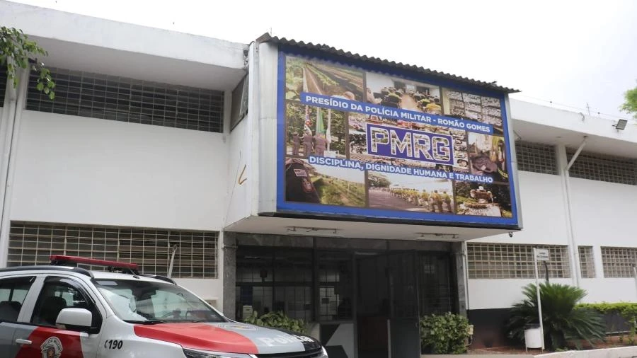 Quatro PMs são presos por suspeita de corrupção em presídio militar em SP