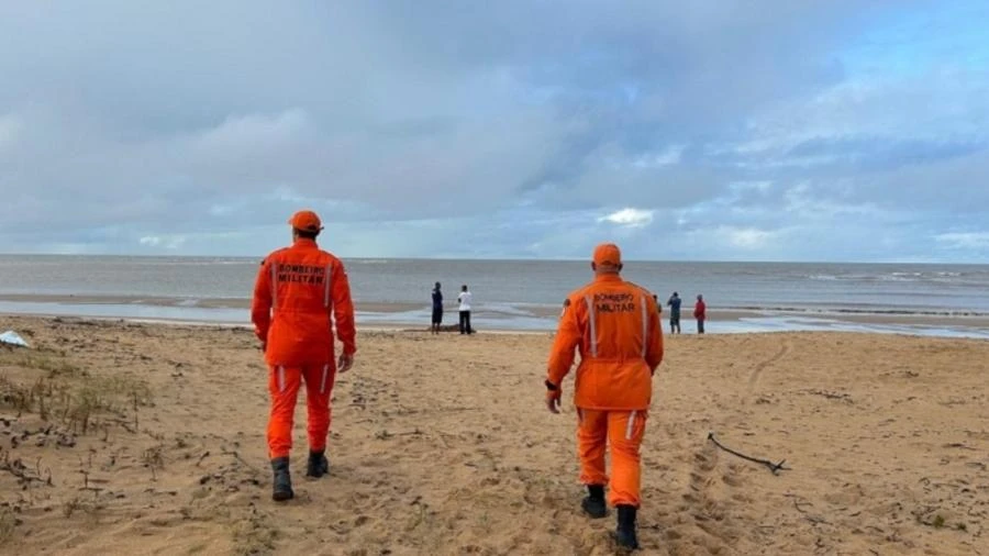 Pai e filho, turistas de SP morrem afogados em praia no sul da Bahia