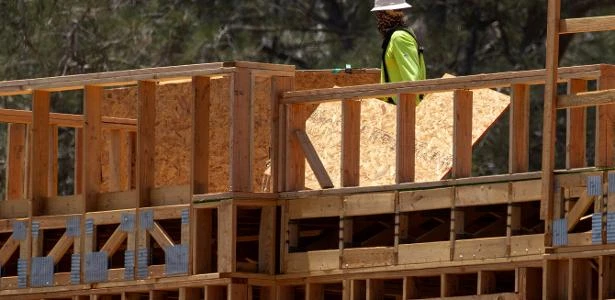 Café com Mercado: setor de construção nos EUA e incertezas na Europa