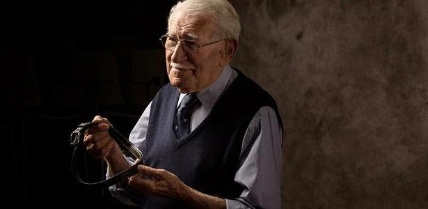 'Felicidade dobra quando se compartilha', as lições de sobrevivente do Holocausto ao completar 100 anos