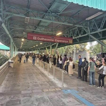 Problema na Palmeiras-Barra Funda deixa lentidão na Linha 3-Vermelha hoje