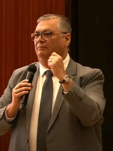 'Virei um juiz travão. Muita gente me odeia', diz Dino sobre barrar emendas