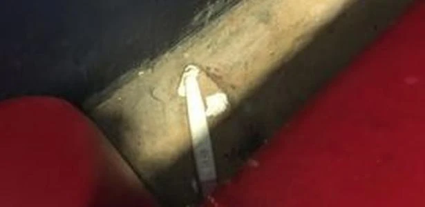 Homem acha teste de gravidez usado em pizzaria após sentir cheiro de urina