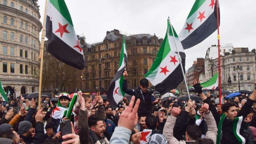 Bandeira da Síria vai mudar? Entenda símbolo pré-Assad ligado aos rebeldes