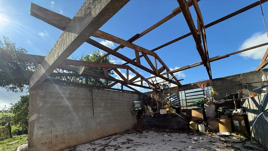 Mais de 200 casas são danificadas após tornado atingir cidade do RS