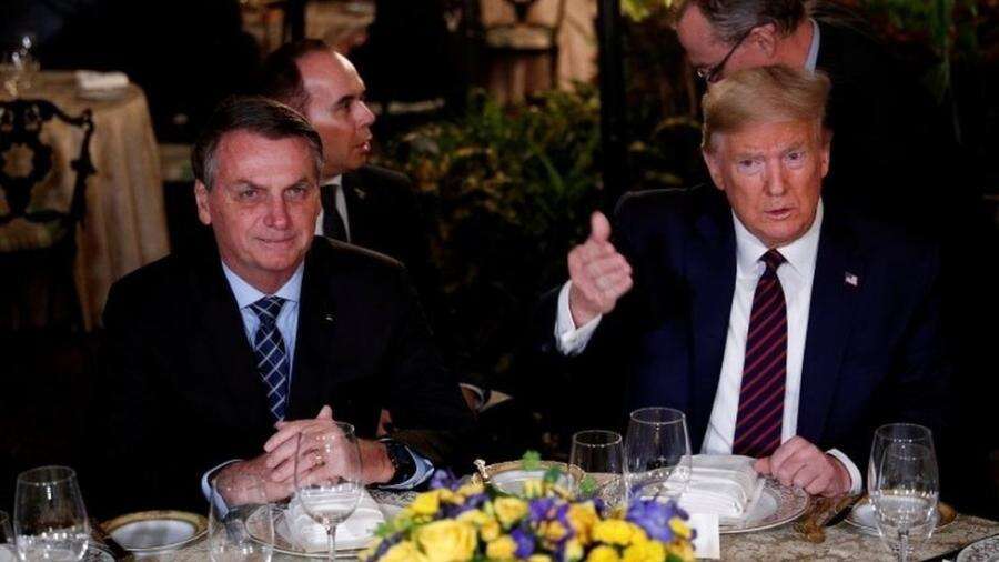 Bolsonaro diz que Trump o convidou para posse e pede para Moraes liberá-lo