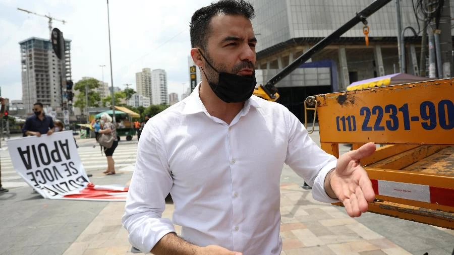 Do Val critica ida de Flávio Bolsonaro ao Patriota: Saio da política