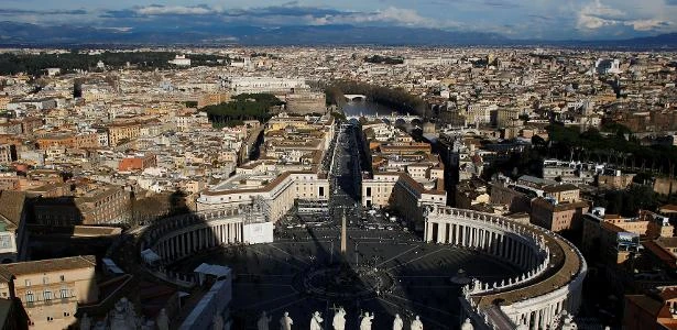 Dois padres serão julgados por abuso sexual de um menor no Vaticano