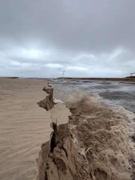 Surfista mostra lagoa se rompendo em Florianópolis: 'Força da água absurda'