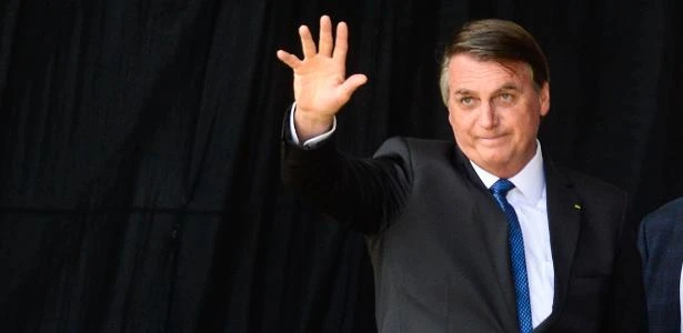 Bolsonaro prega humildade, cita Trump e diz estar atento a política externa