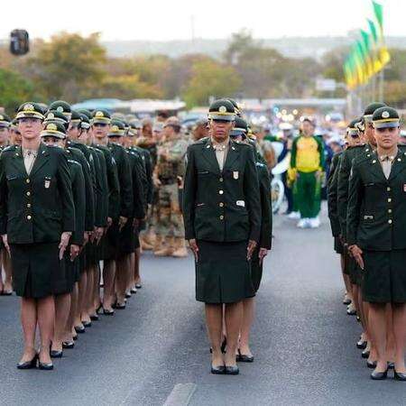 7 mil mulheres se inscrevem no primeiro dia do alistamento militar feminino