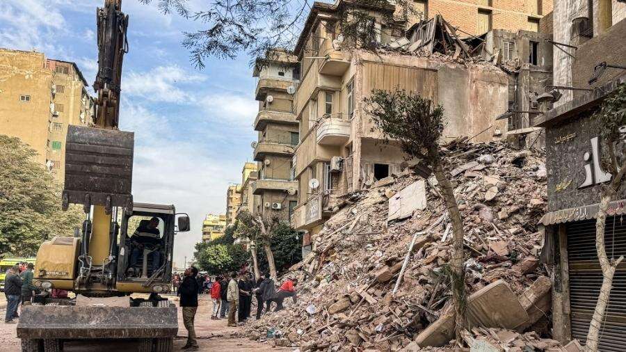 Desabamento de prédio residencial deixa pelo menos oito mortos no Egito