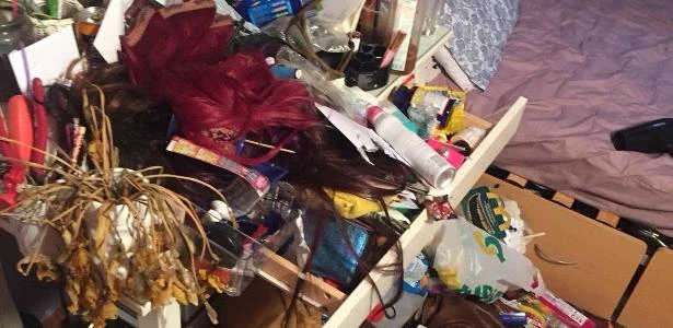 Sujeira até o teto! Concurso elege o quarto mais bagunçado do Reino Unido
