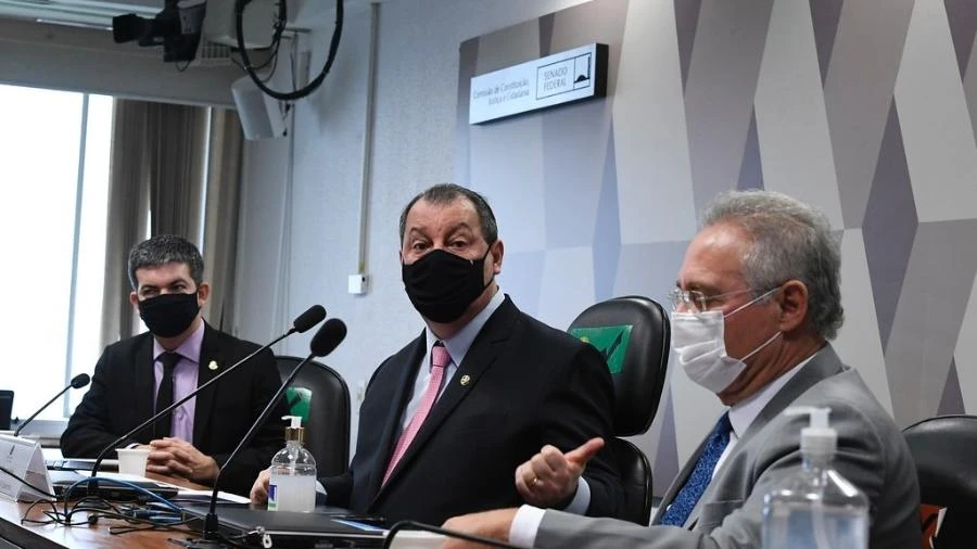 'Responsáveis pagarão', dizem senadores da CPI sobre 500 mil mortos