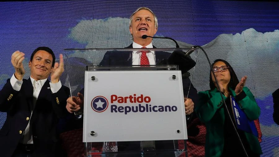 Ultraconservador que planeja muro contra imigrantes disputa presidência do Chile