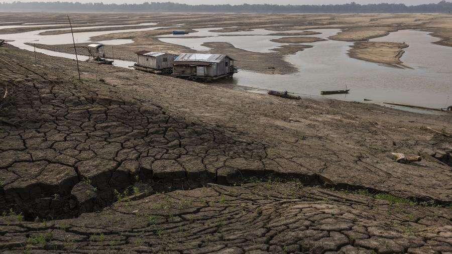 Seca extrema na Amazônia ameaça fornecimento de energia para Manaus