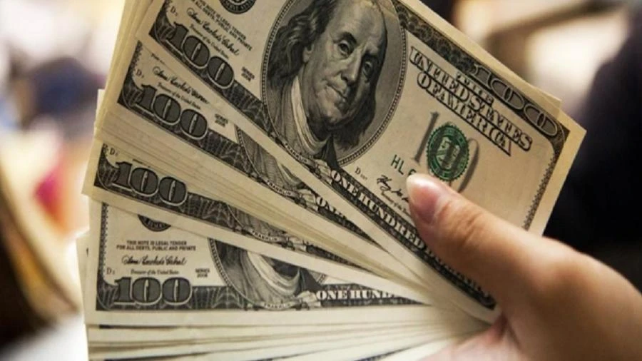 Dólar opera em baixa, vendido perto de R$ 5,01; acompanhe