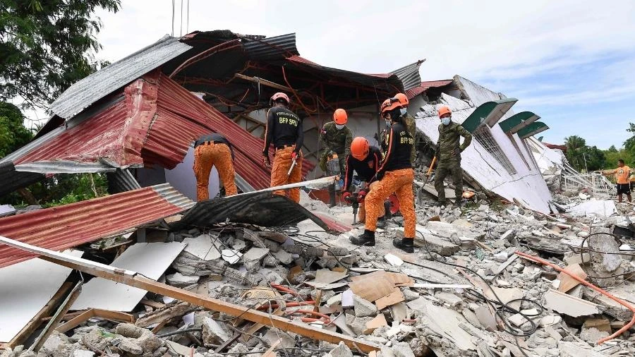 Filipinas tem 69 mortes e vítimas presas sob escombros após terremoto