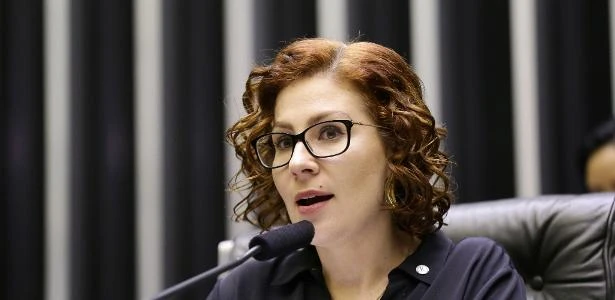 Janaína Paschoal vê Zambelli 'em negação' após pedido por voto impresso