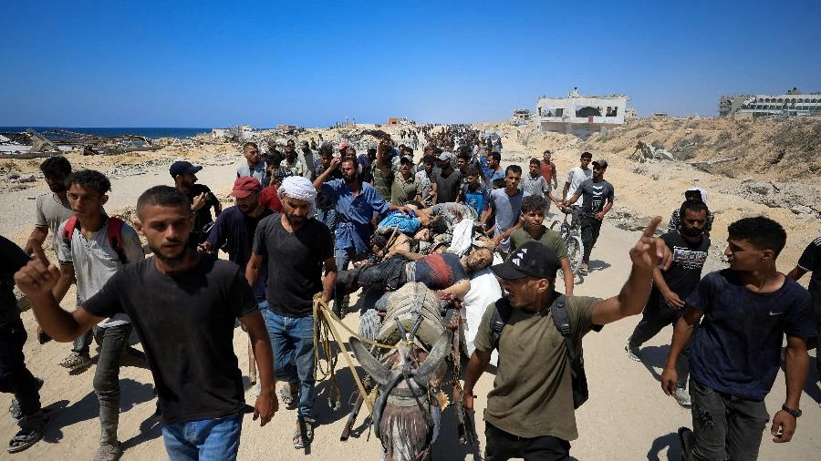 Soldados israelenses abrem fogo contra multidão em busca de comida em Gaza