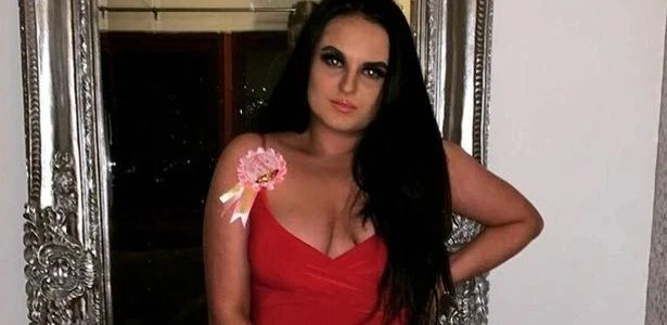 Reflexo em espelho engana web e foto de mulher 'com pênis' viraliza