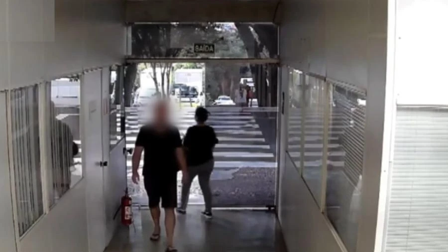 Servidor público passou 2 anos batendo ponto sem trabalhar em cidade no PR