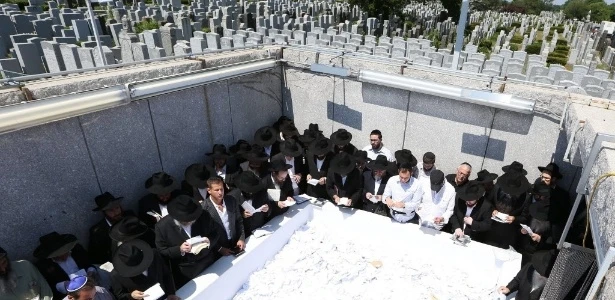 Judeus ortodoxos de Nova York rejeitam restrições para conter covid