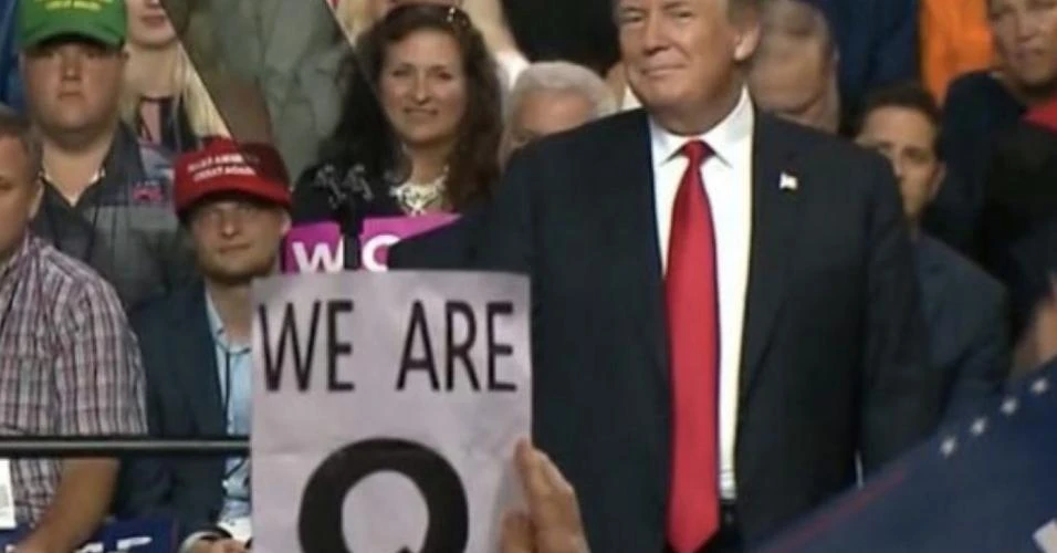 ‘Racha’ no QAnon: recusa de Trump em liberar arquivos do caso Epstein divide seguidores do movimento