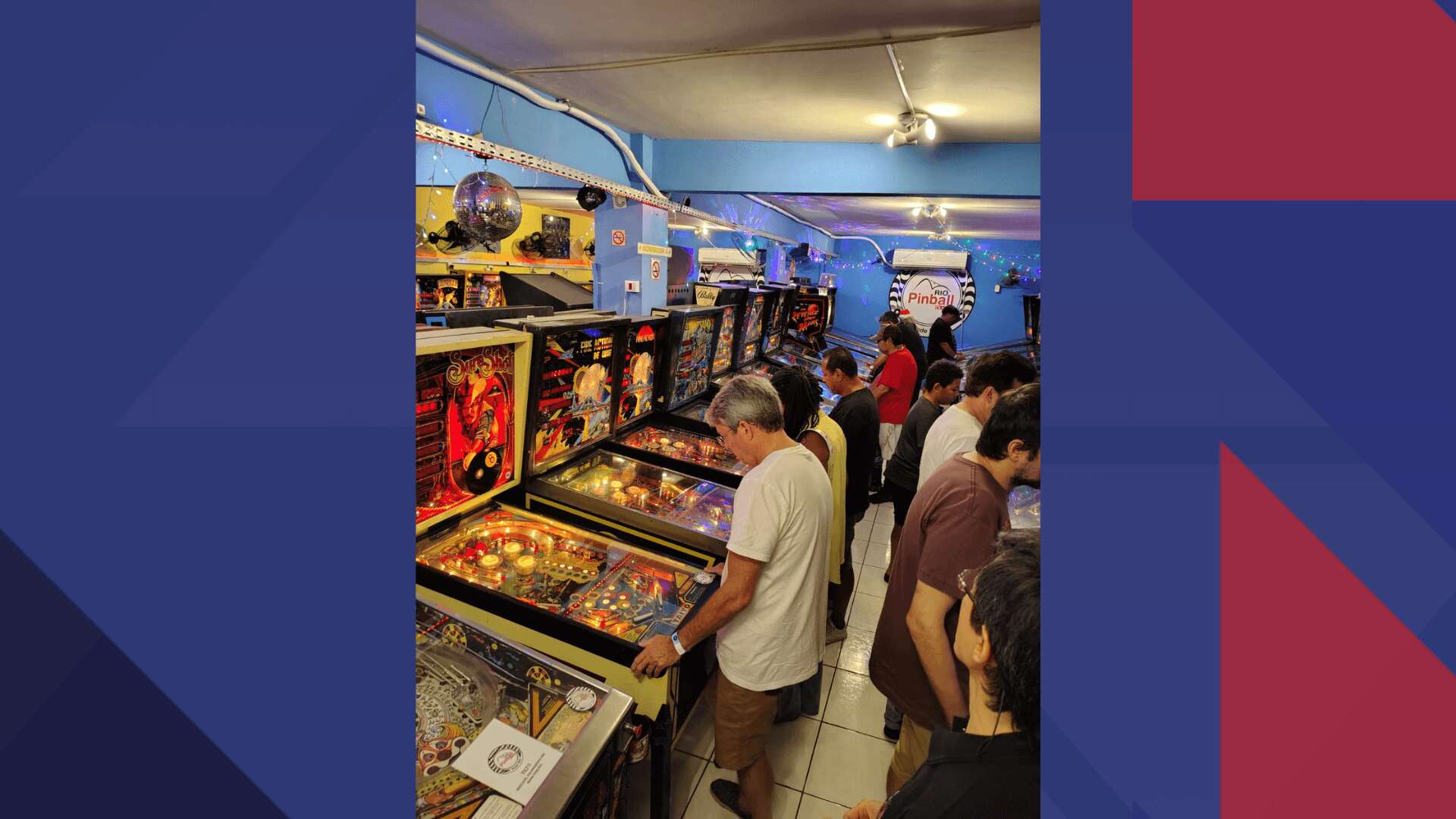 Clube tradicional na Zona Norte do Rio faz amantes de pinball viverem momentos de nostalgia