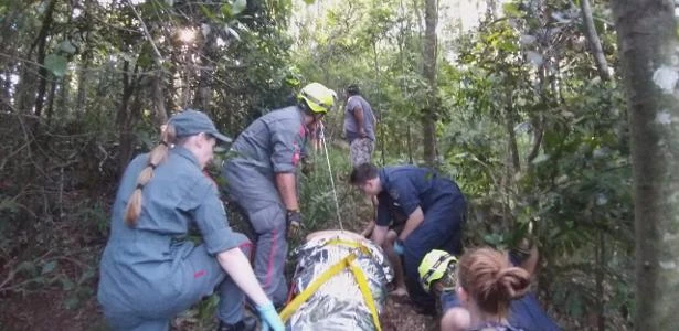 Jovem cai de barranco de 20 m e sobrevive: 'Só pensava em não bater cabeça'