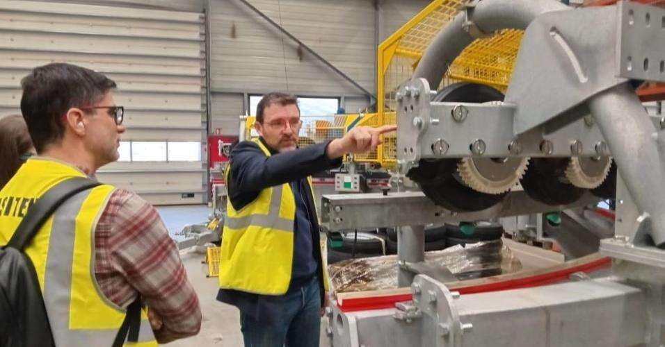 Cerca de 78 toneladas de cabos chegam ao Brasil para reativar o Teleférico do Alemão