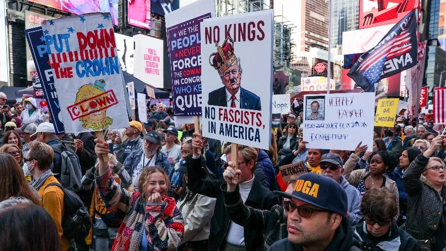 Enquanto Lula se aproxima de Trump, petistas comemoram protestos nos EUA