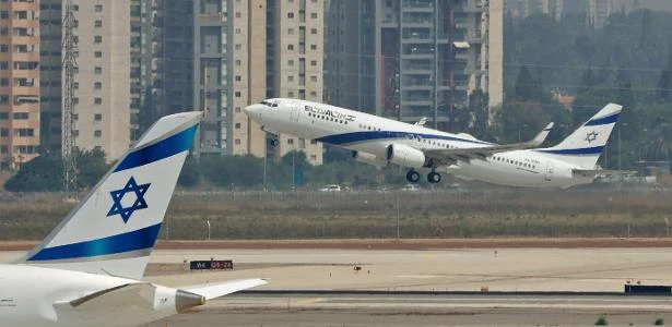 Avião comercial dos Emirados pousa pela primeira vez em Israel