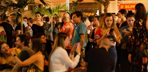 Para coibir comércio ilegal, Rio derruba restrição de horário em bares