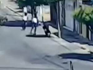 Câmera mostra ação de 30s e cerca de 15 tiros contra escola no Ceará; veja Carlos Madeiro e Mariana Durães