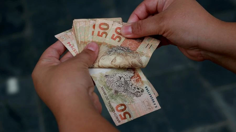 Salário mínimo de 2025 teve aumento de R$ 106; confira valor atualizado