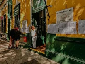 Em eleição crucial para Milei, Argentina se divide entre apatia e esperança Coluna de Amanda Cotrim