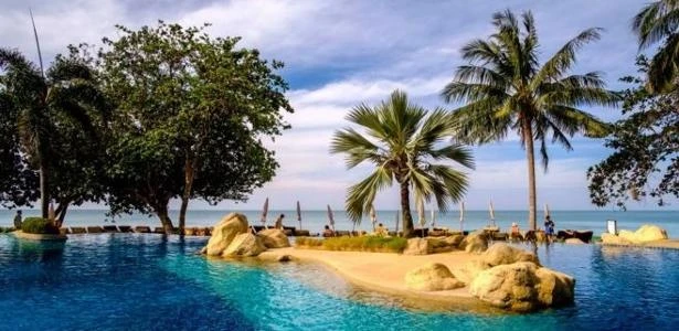 Cidadão americano escapa da prisão após postar má avaliação de resort