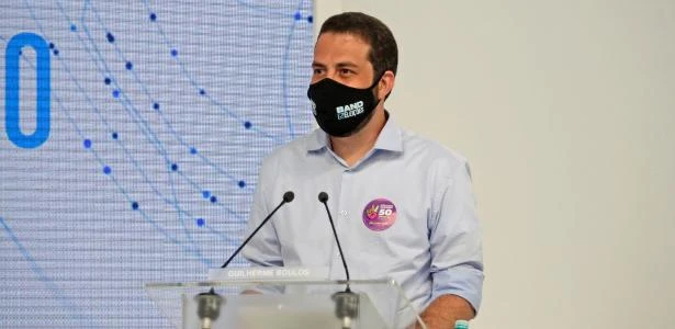 Prefeitura preferiu fazer obras eleitoreiras em vez de moradias, diz Boulos