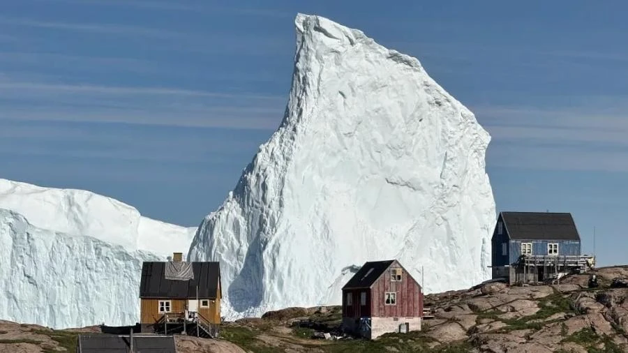 Iceberg gigante se aproxima de povoado na Groenlândia e governo faz alerta