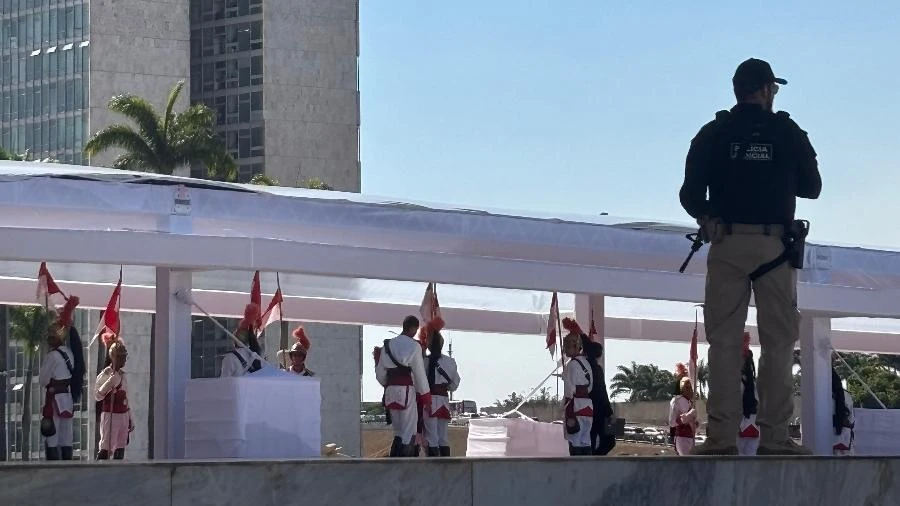 STF tem segurança reforçada com cães e varredura para posse de Fachin Letícia Casado - Colunista, Mateus Coutinho e Lucas Borges Teixeira