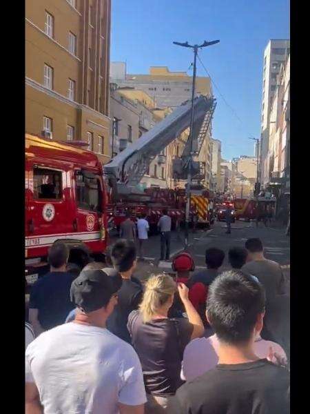 Incêndio atinge depósito na rua 25 de Março