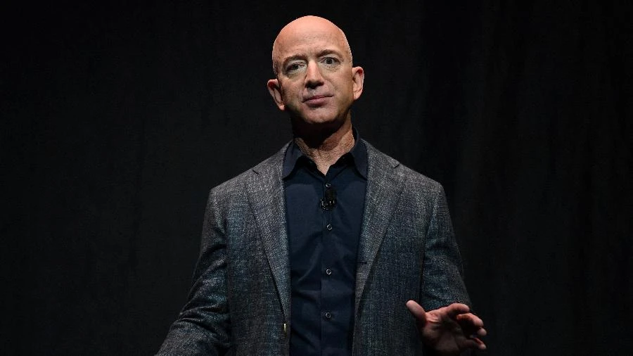 IA levará à escassez de mão de obra, afirma Jeff Bezos