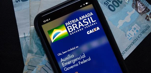 Caixa libera saques do auxílio de R$ 300 e de R$ 600; veja todas as datas