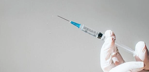Prometer vacinação para dezembro ou janeiro 'não é realista', diz brasileira que integra comitê da OMS contra covid-19