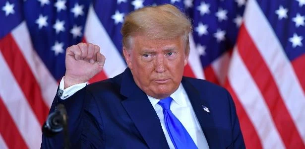 Trump questiona anúncio de Pfizer e FDA sobre vacina somente após eleições