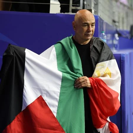 A bandeira, o treinador egípcio e a seletividade da indignação