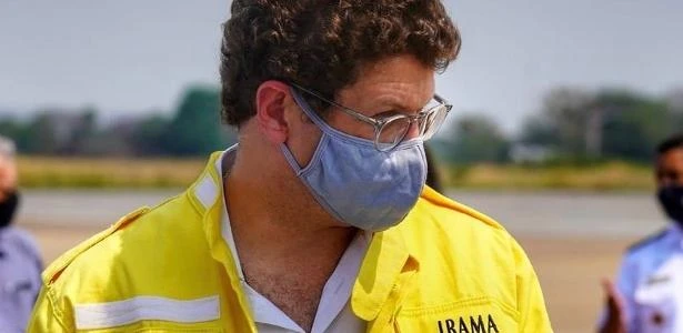 Salles passando a boiada: área igual a Salvador queima todo dia no Pantanal