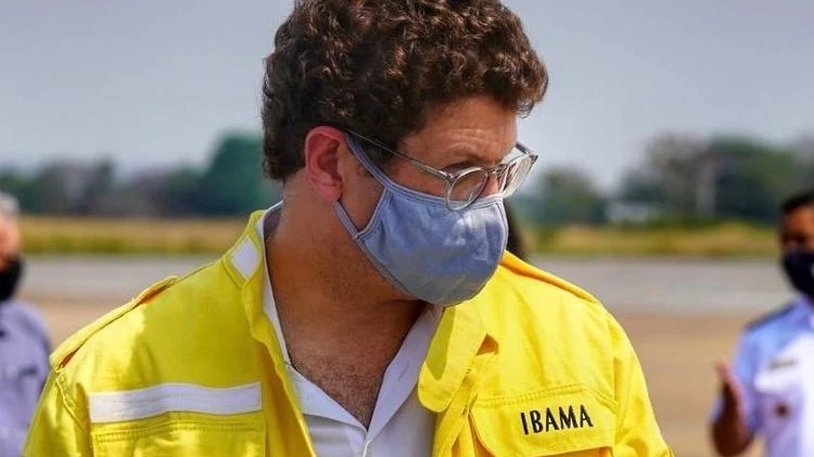 Salles, parlamentares e governador do MS sobrevoam áreas de queimadas no Pantanal